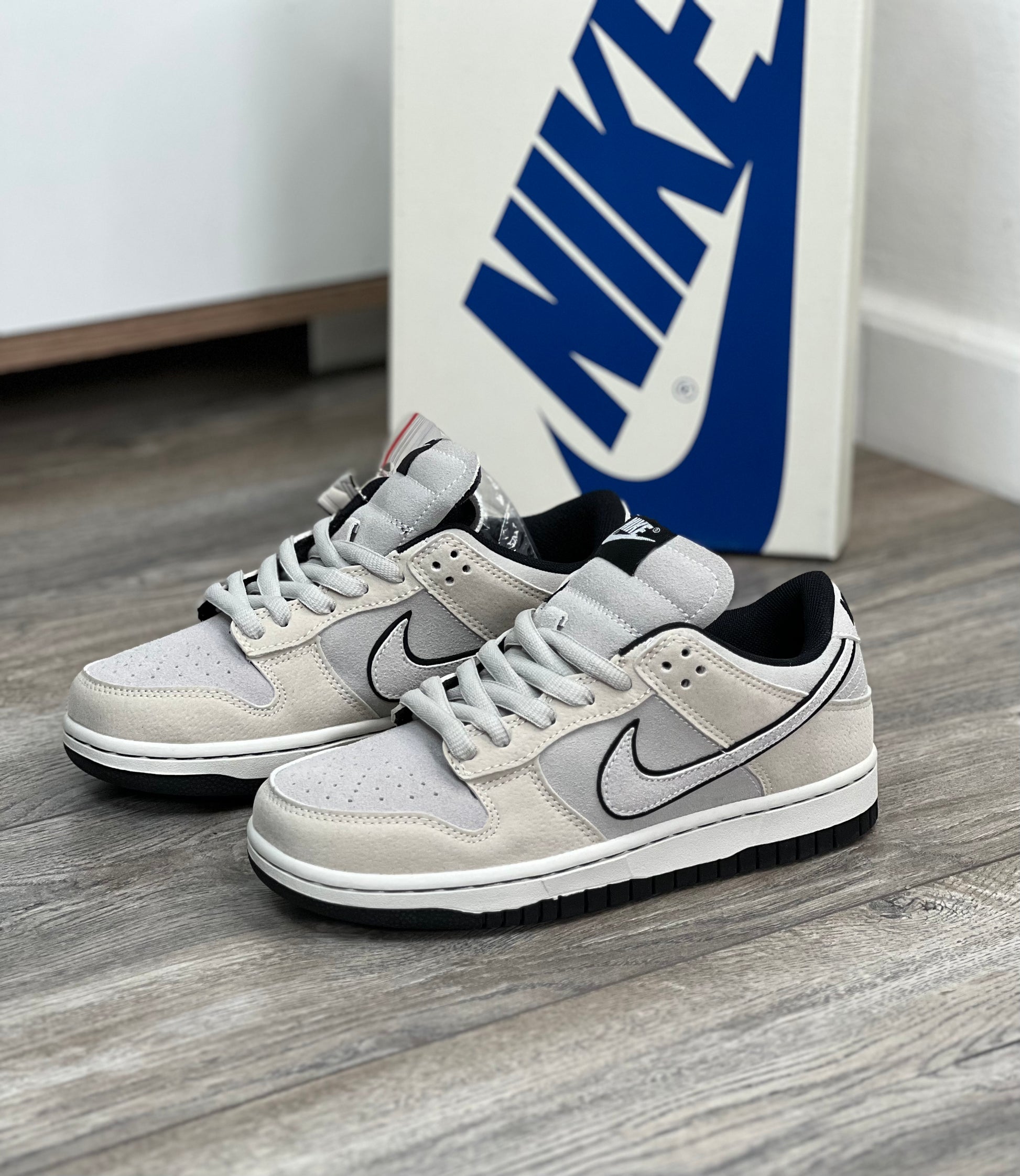 NIKE