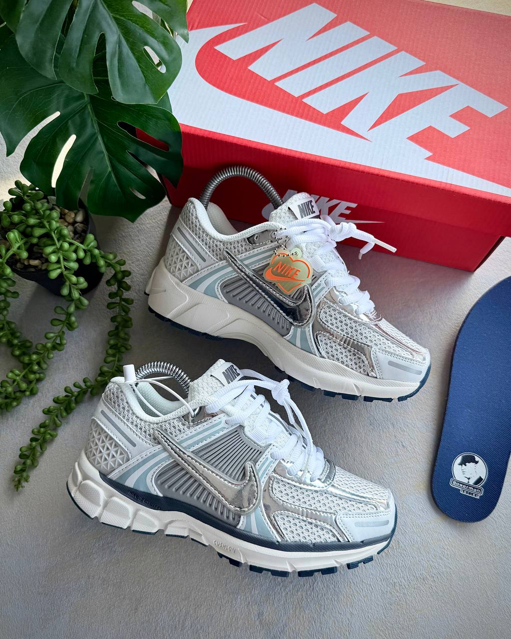 NIKE
