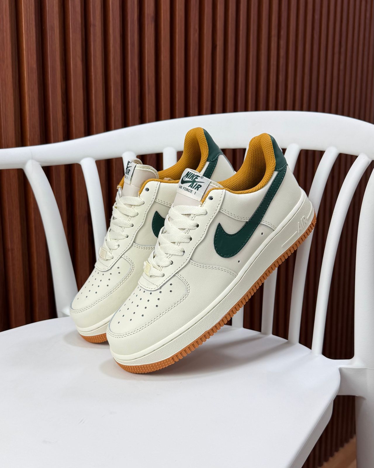 NIKE