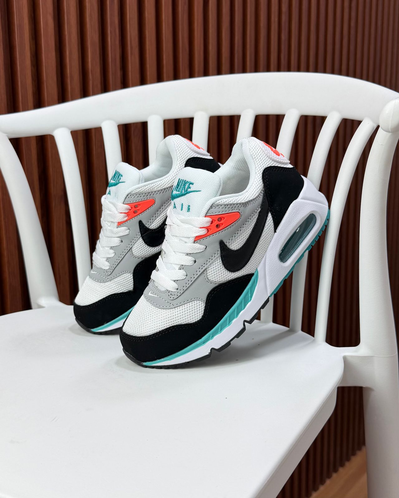 NIKE