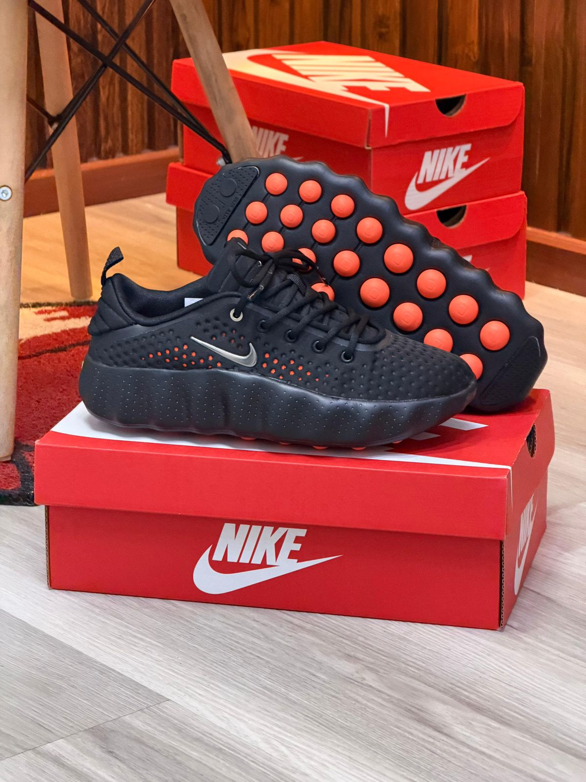 NIKE