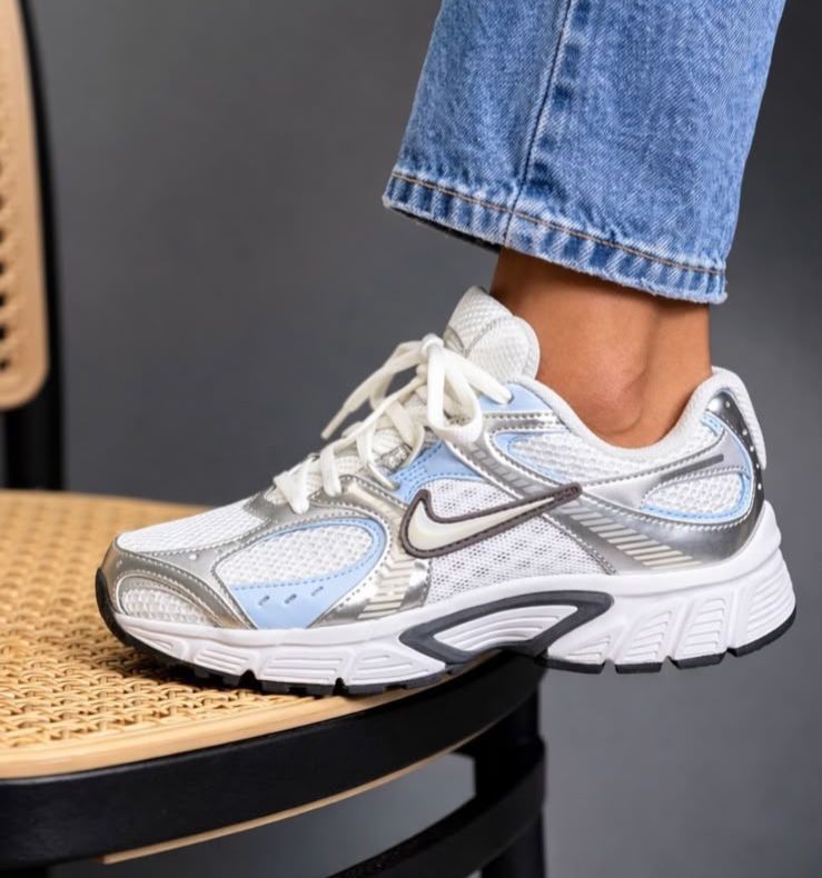 NIKE