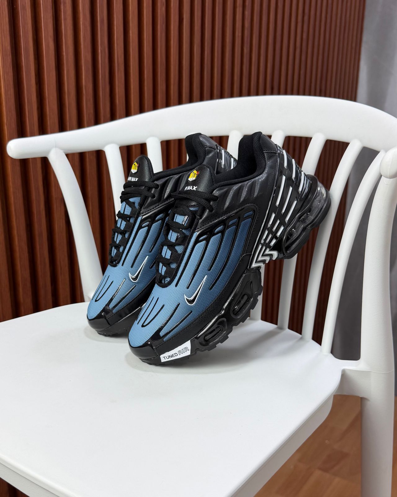 NIKE