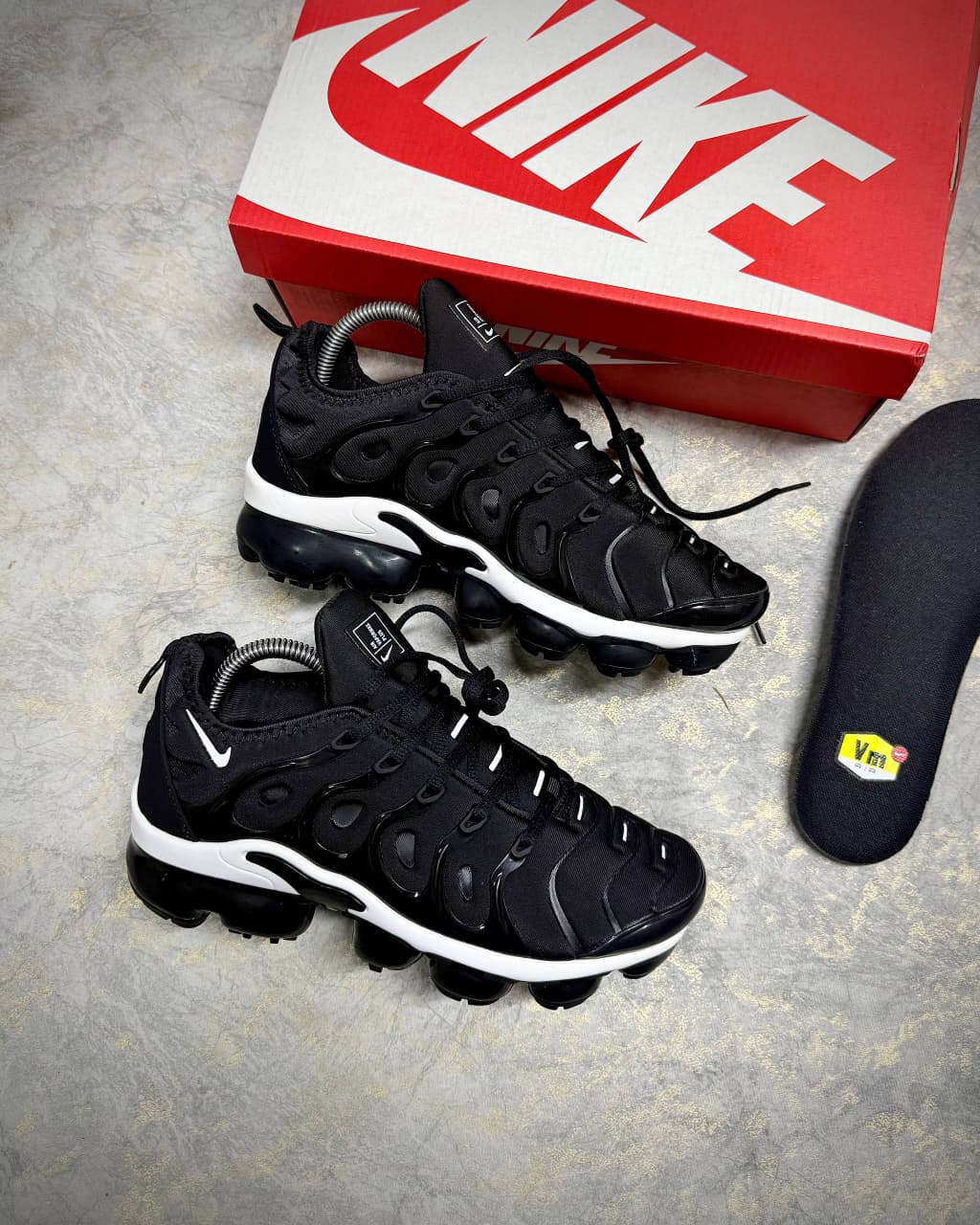 NIKE