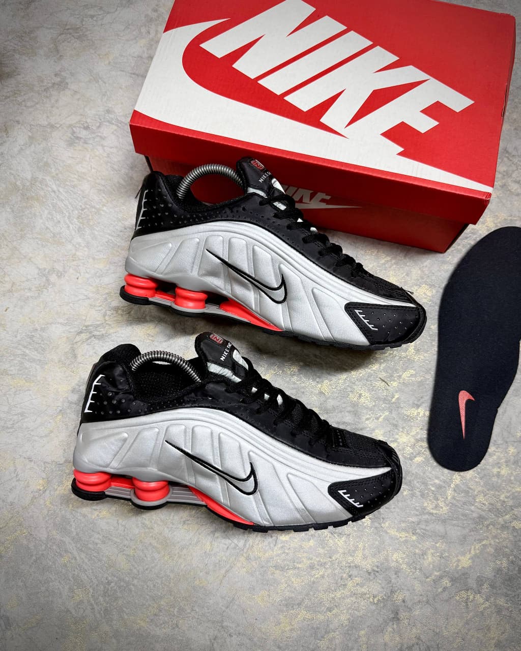 NIKE