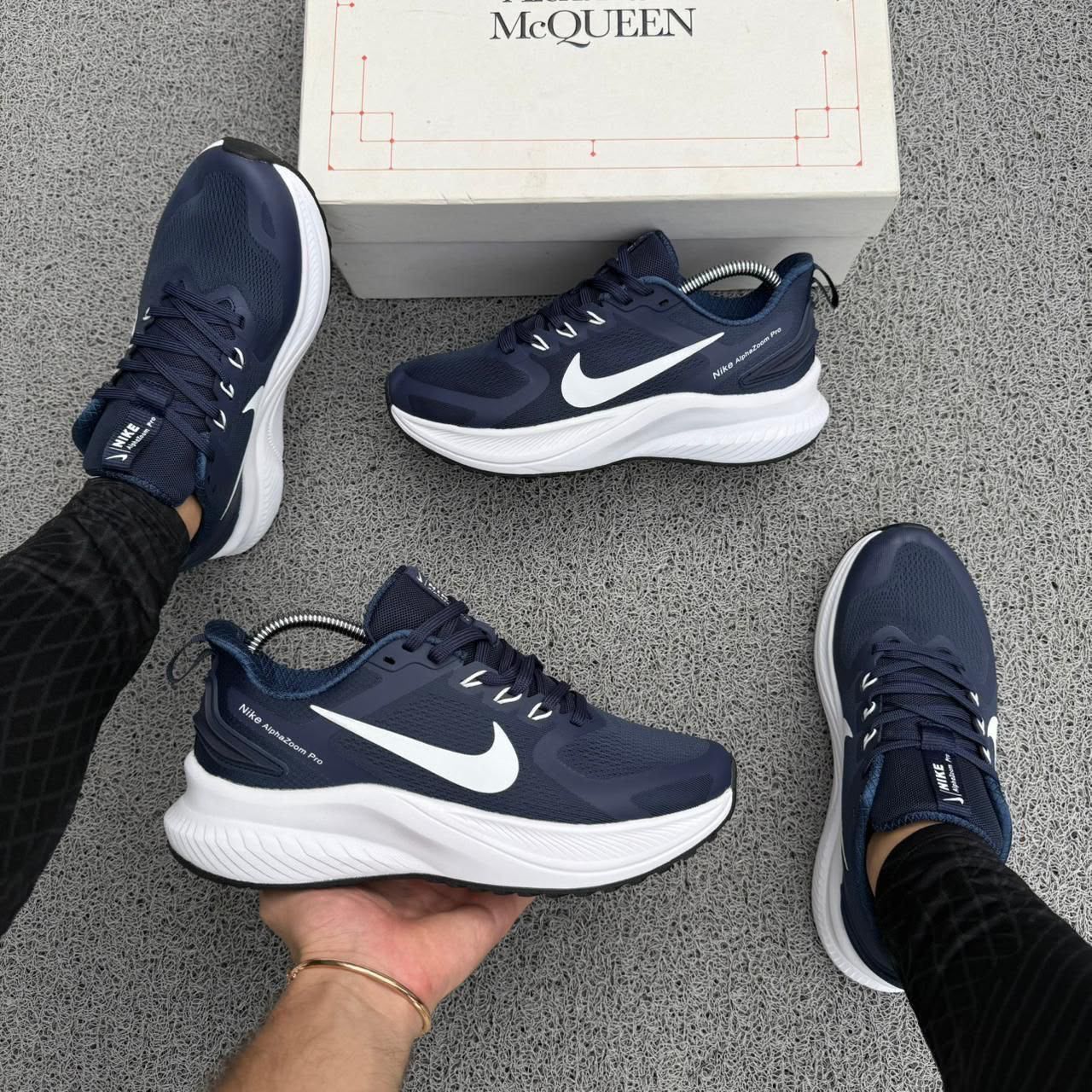NIKE