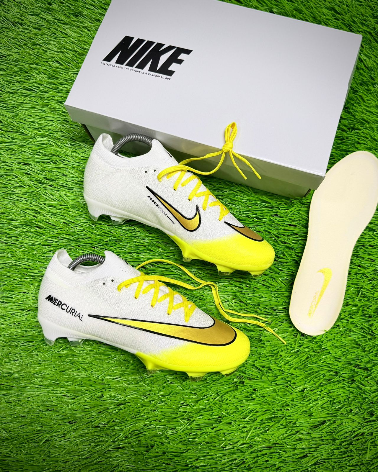 NIKE