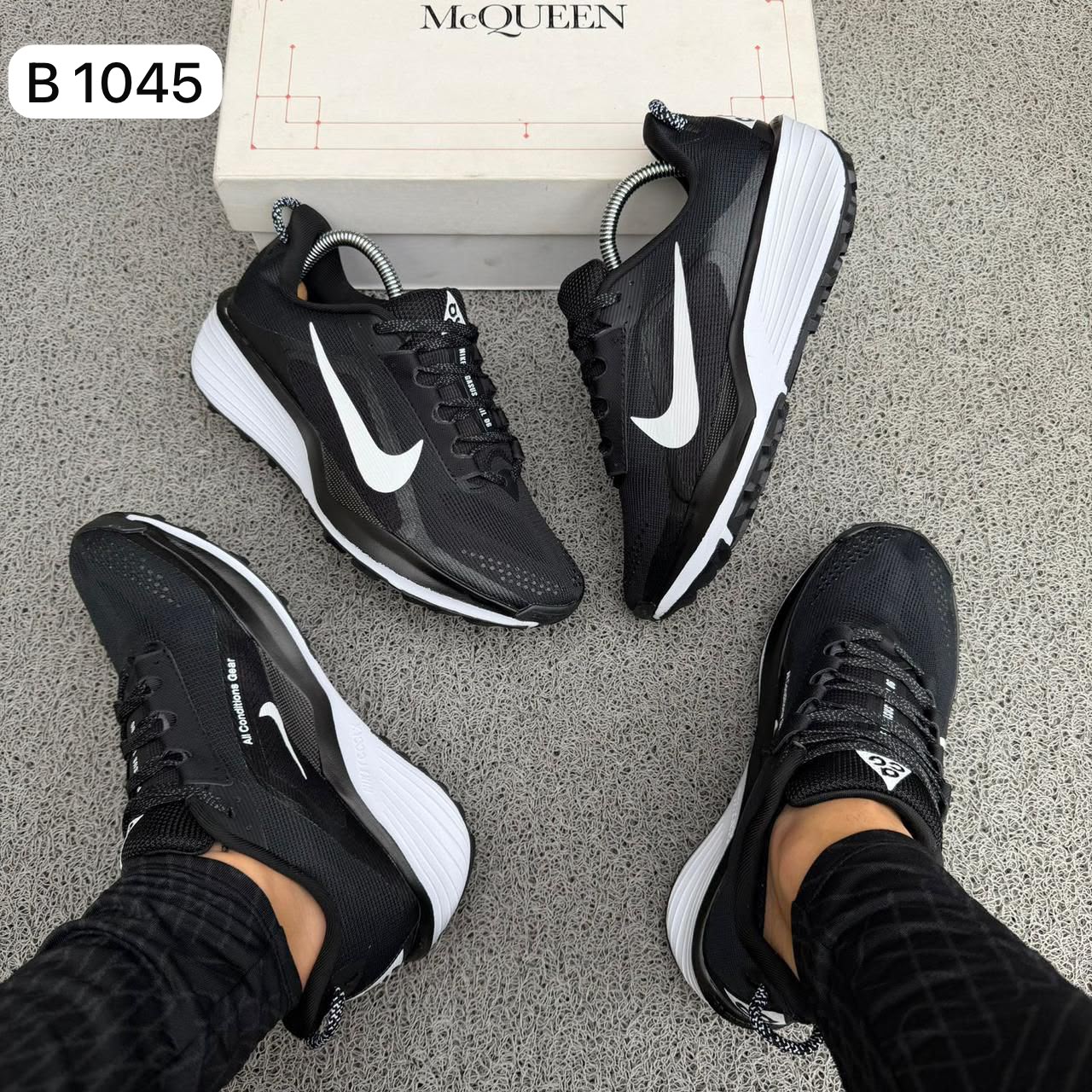 NIKE