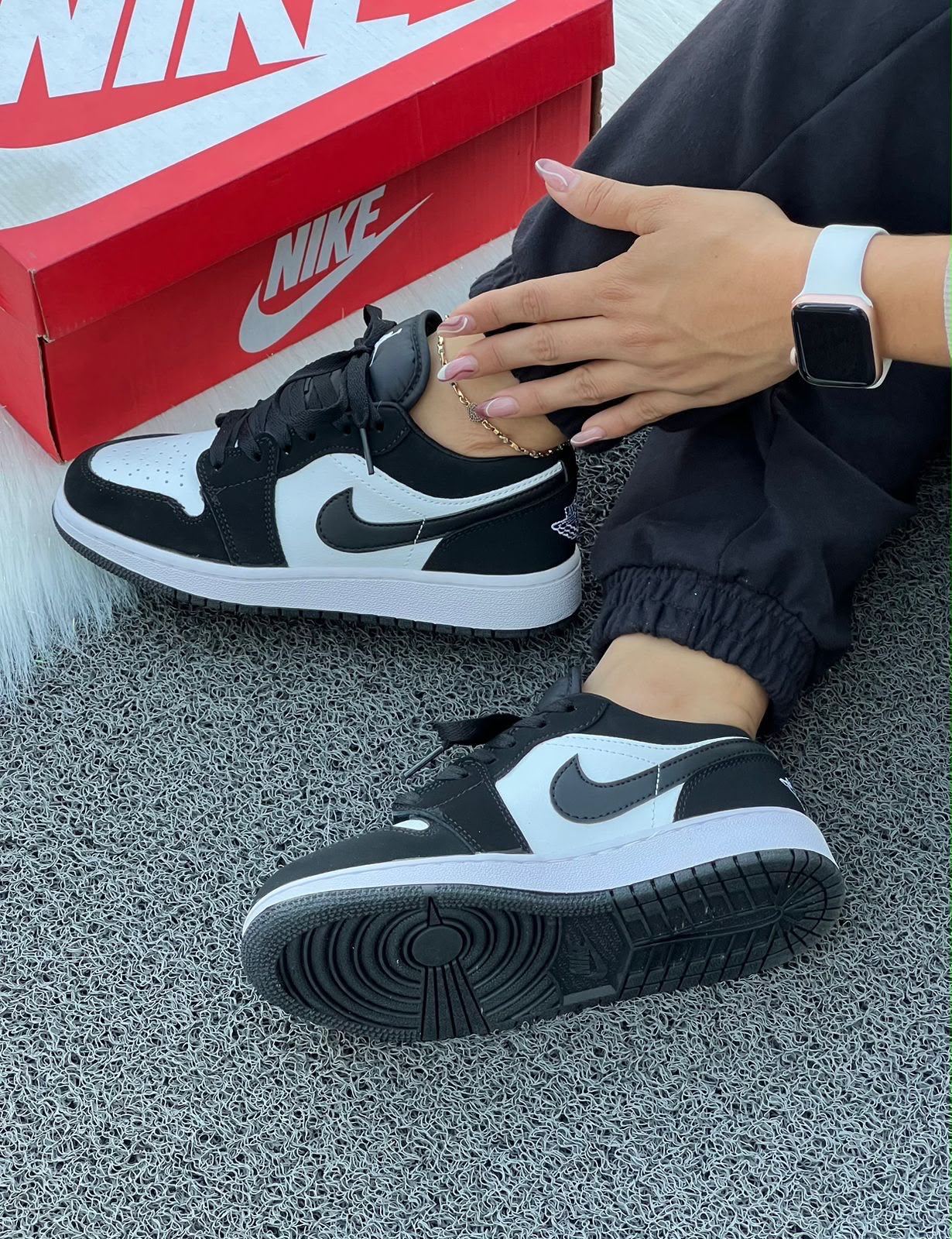 NIKE