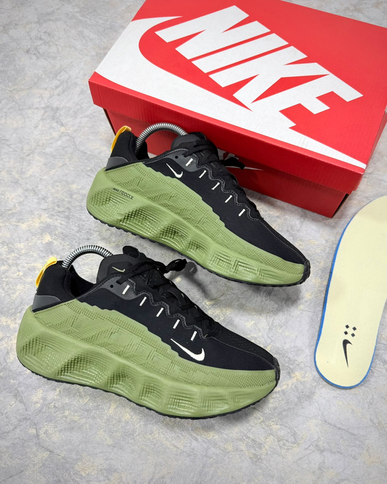 NIKE