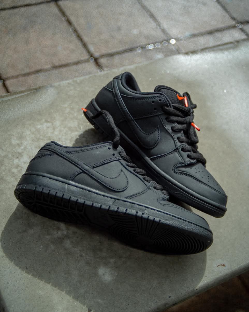 NIKE