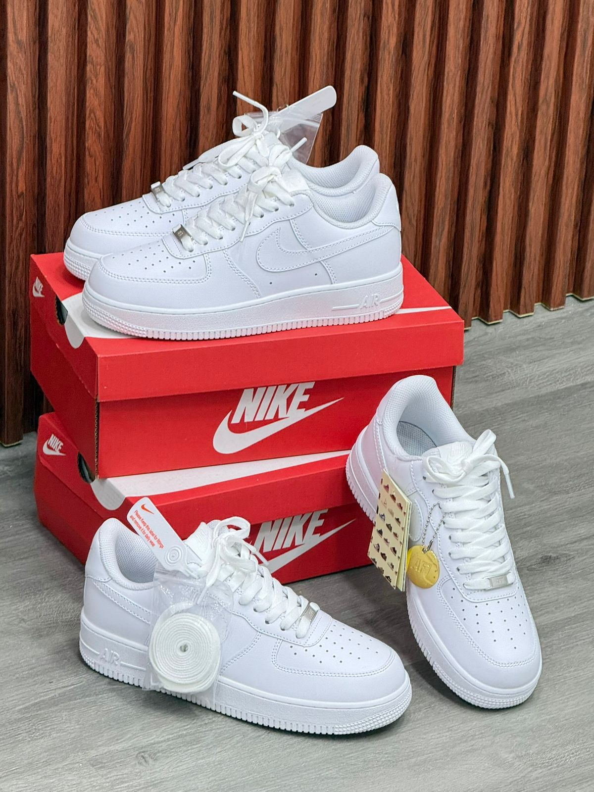 NIKE