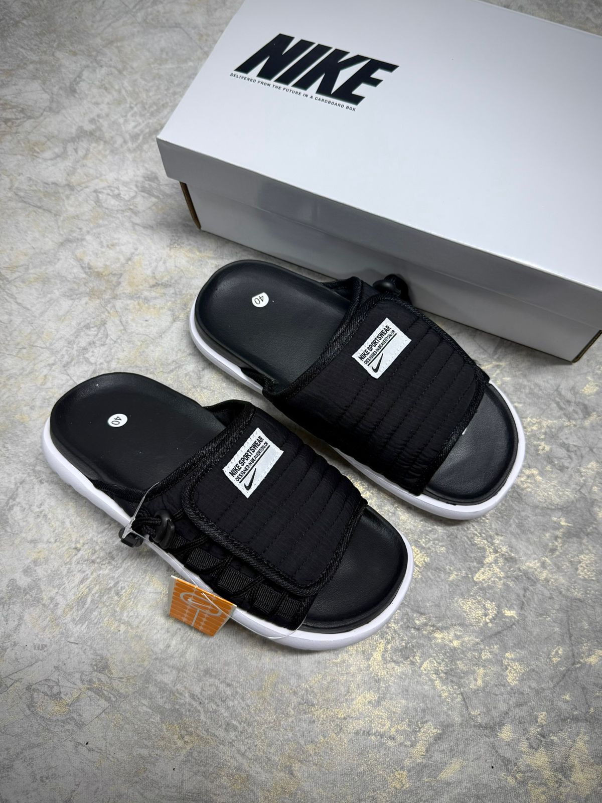 NIKE