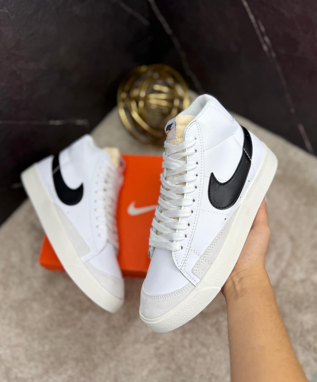 NIKE
