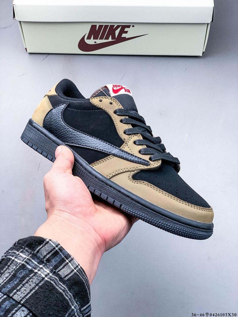 NIKE