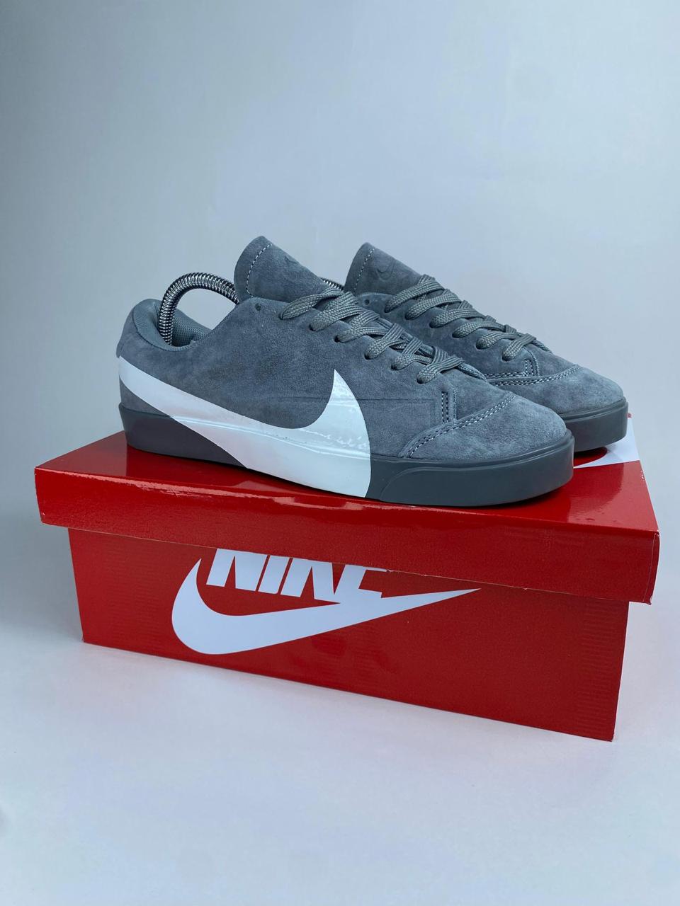 NIKE