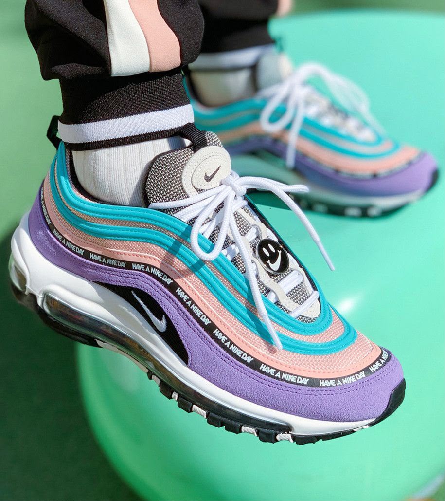 NIKE