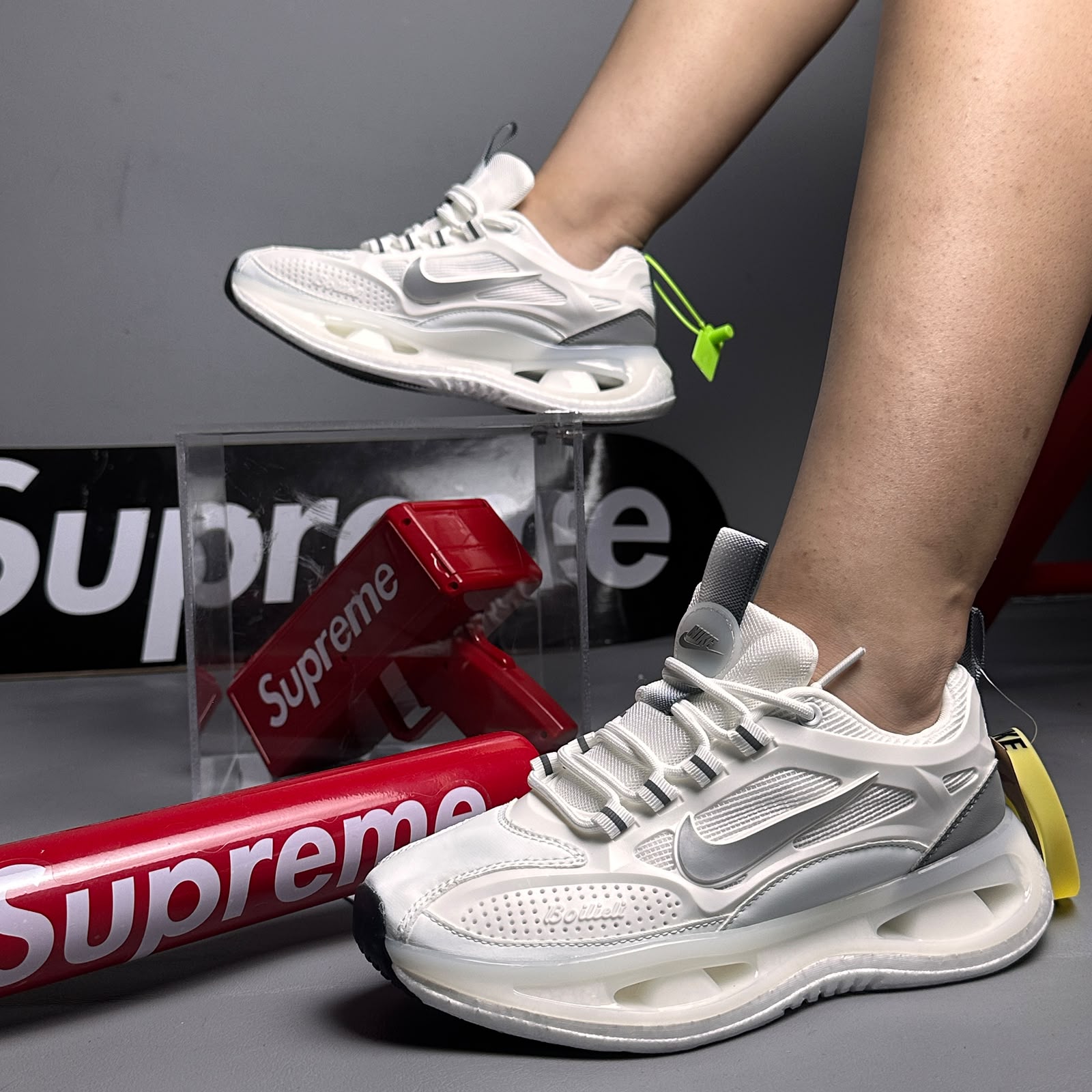 NIKE