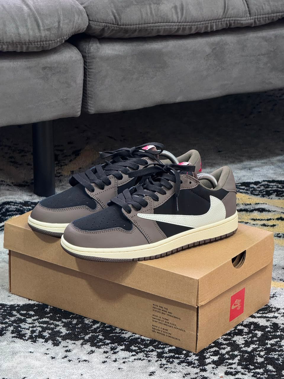 NIKE