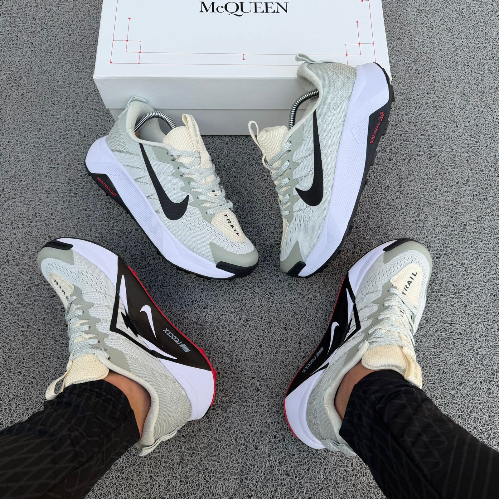 NIKE