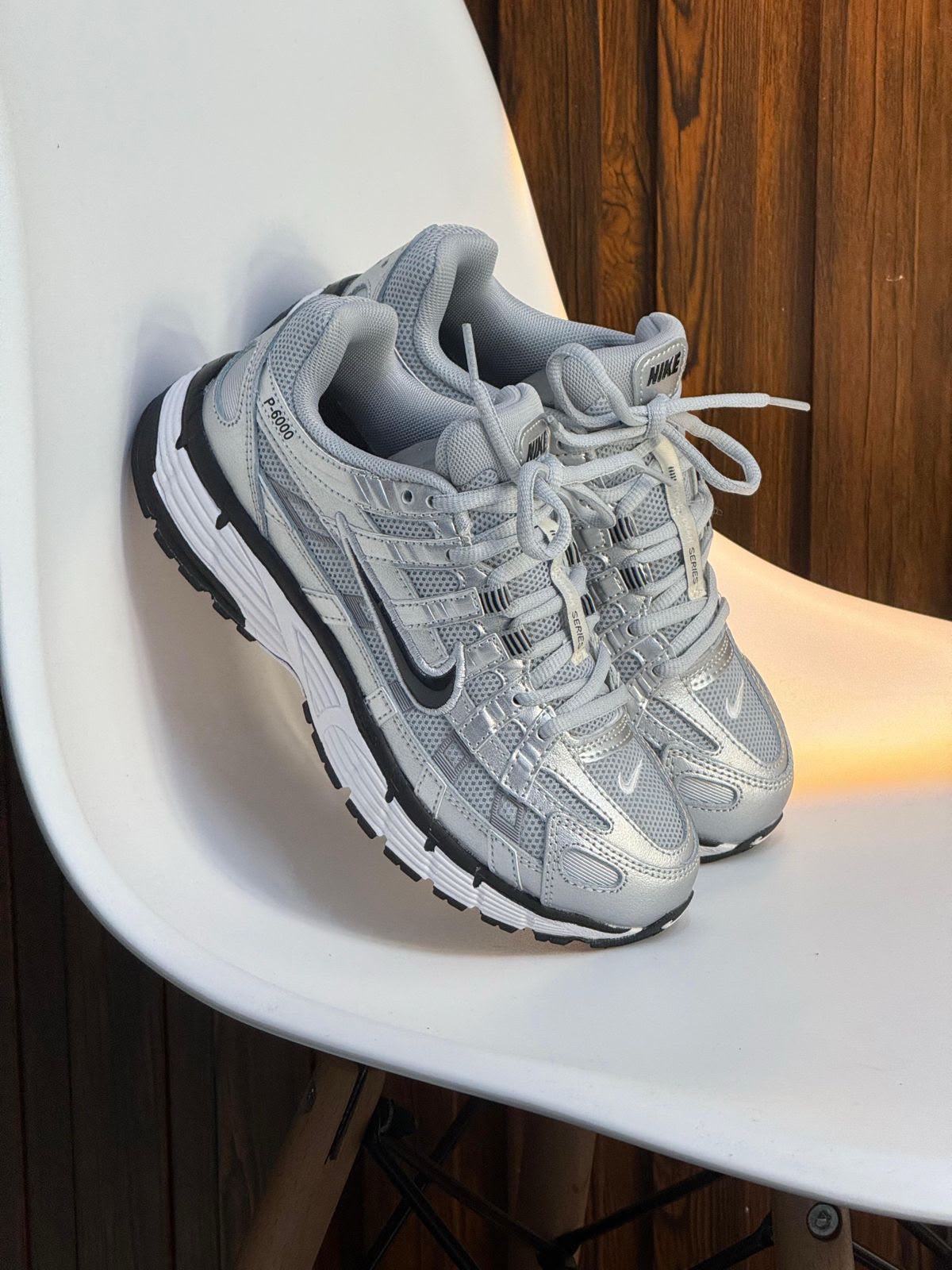 NIKE