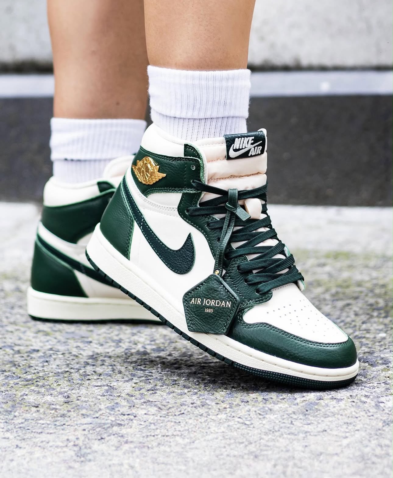 NIKE