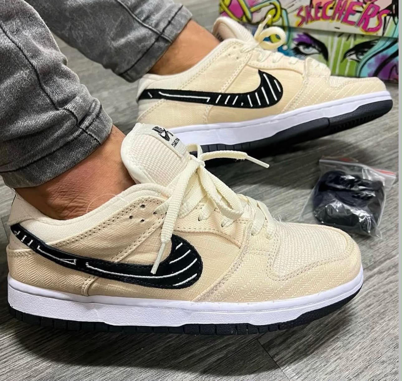 NIKE