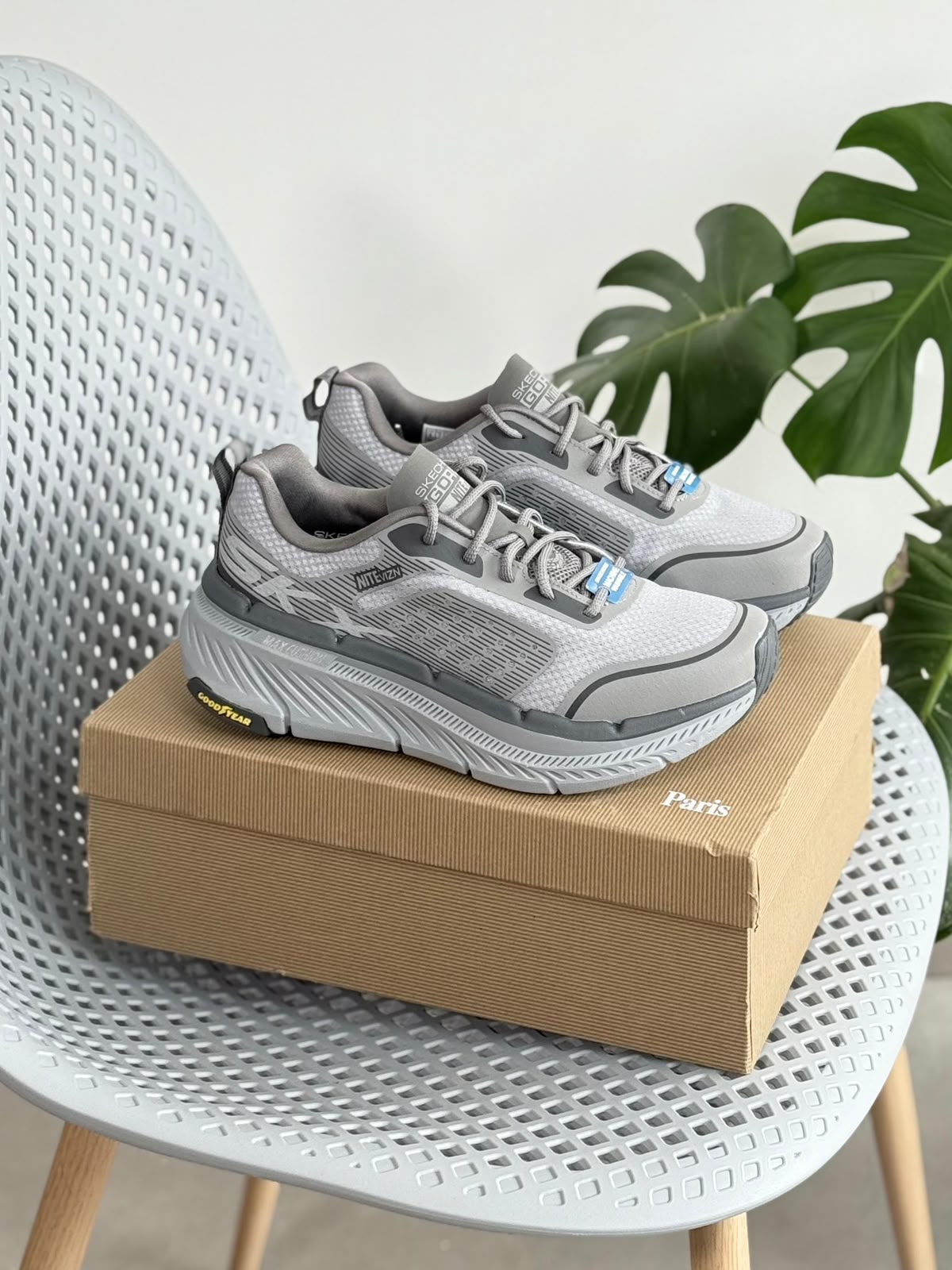 SKECHERS
