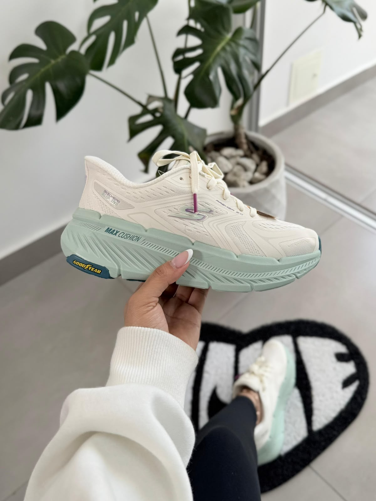 SKECHERS
