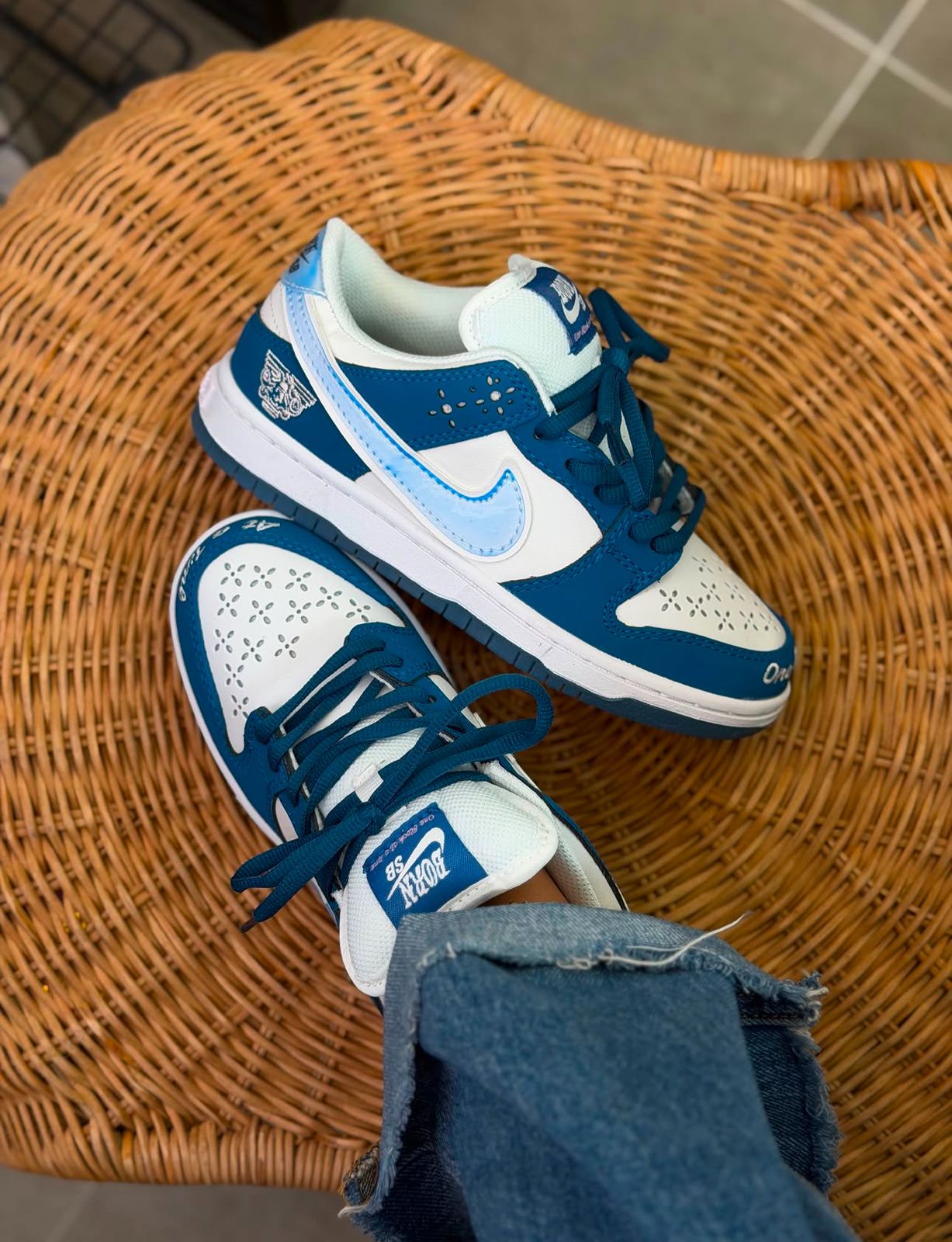 NIKE
