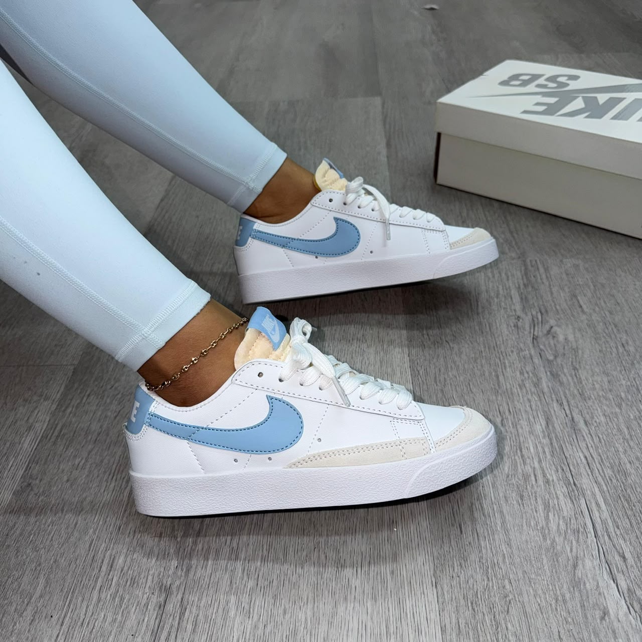 NIKE