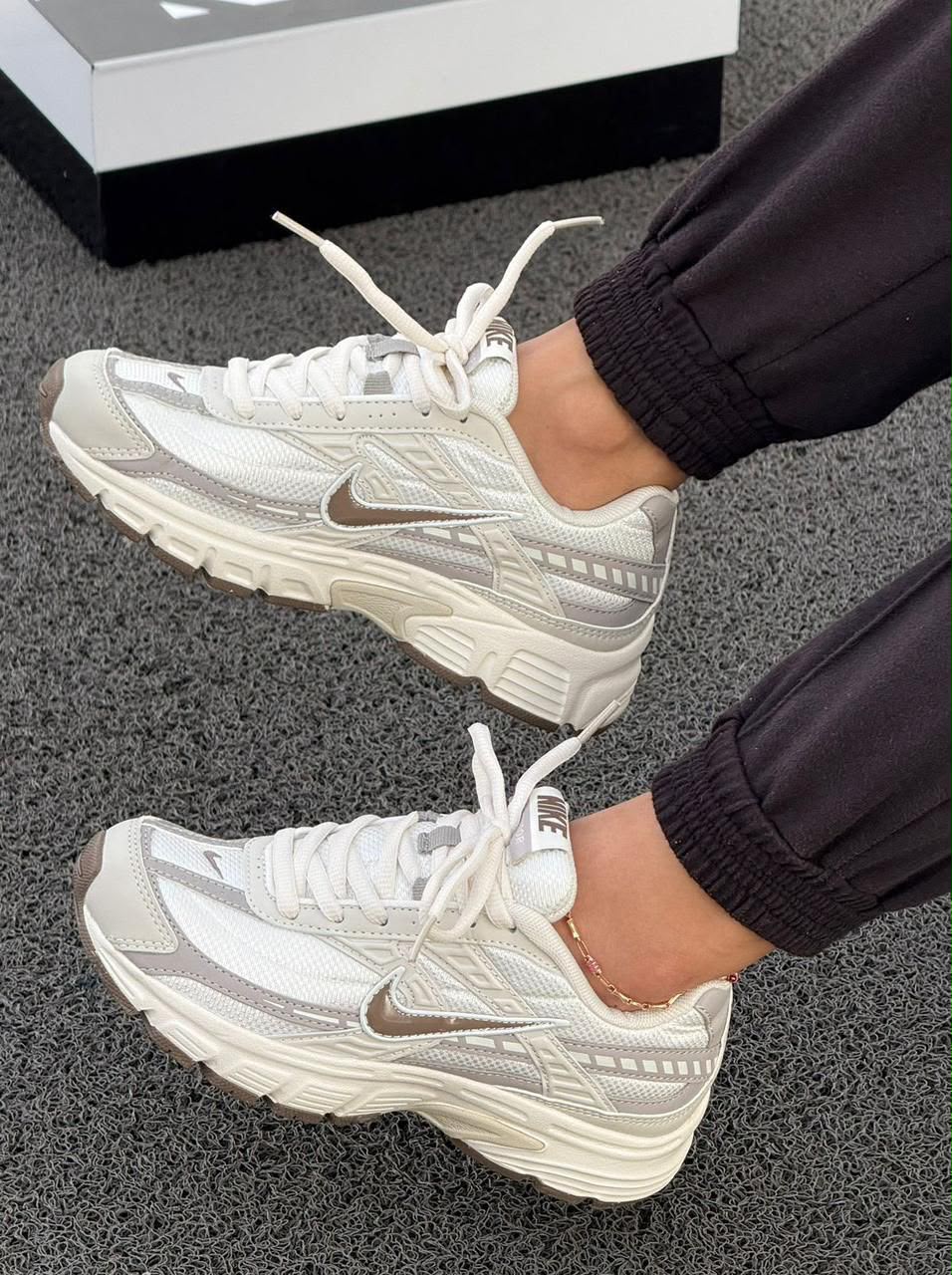 NIKE