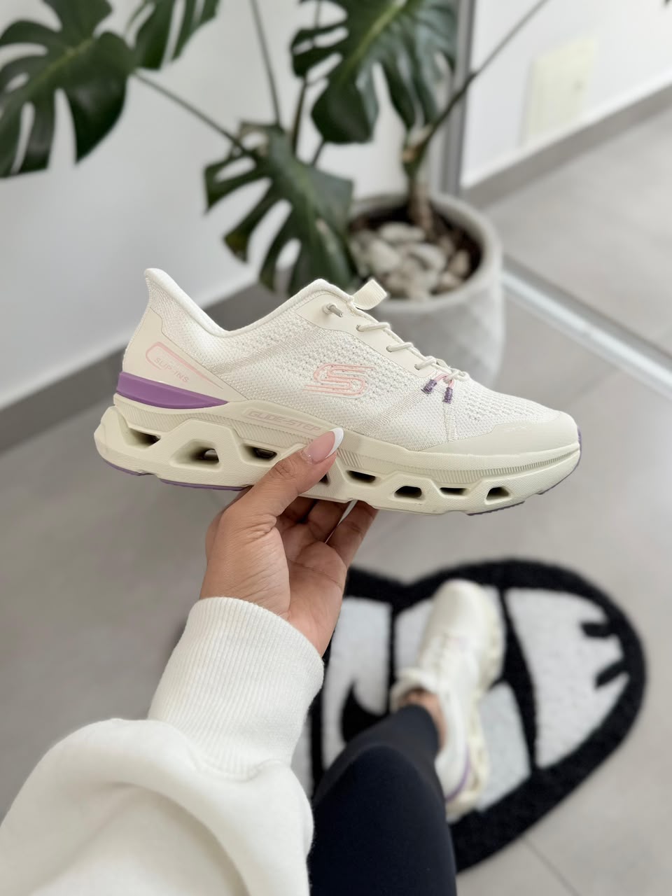 SKECHERS