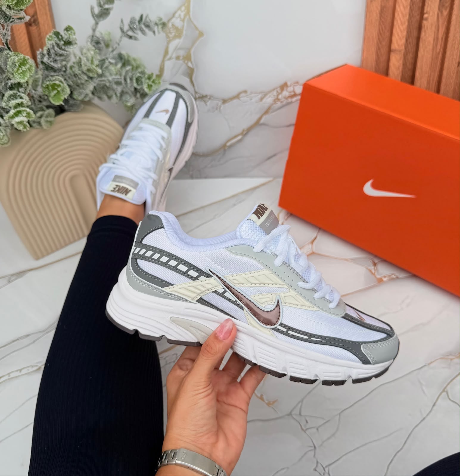 NIKE