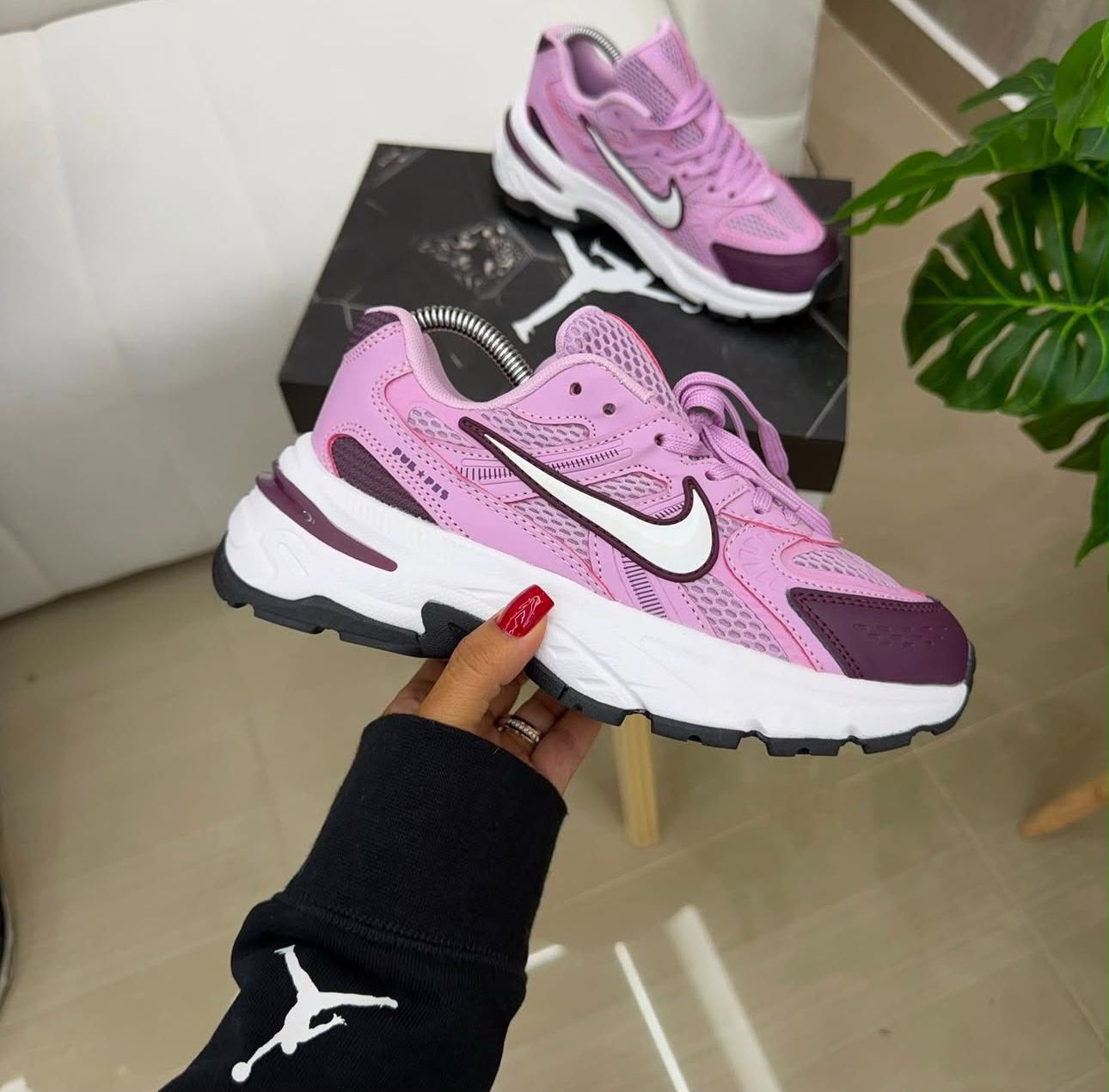 NIKE