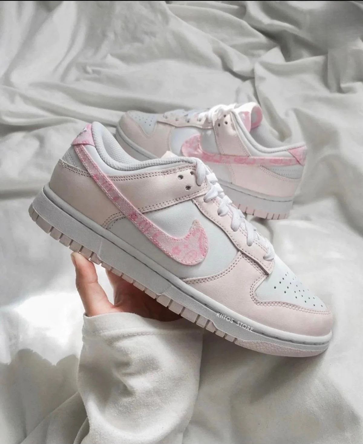 NIKE