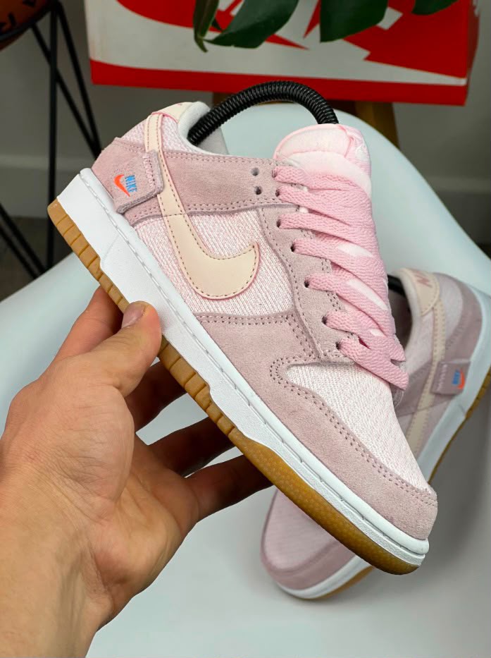 NIKE