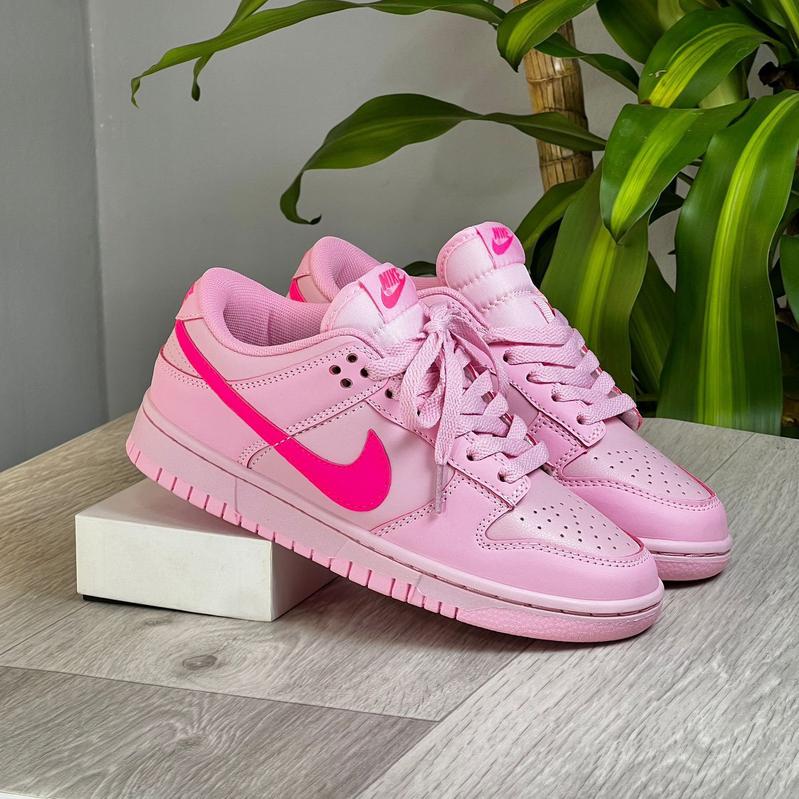 NIKE