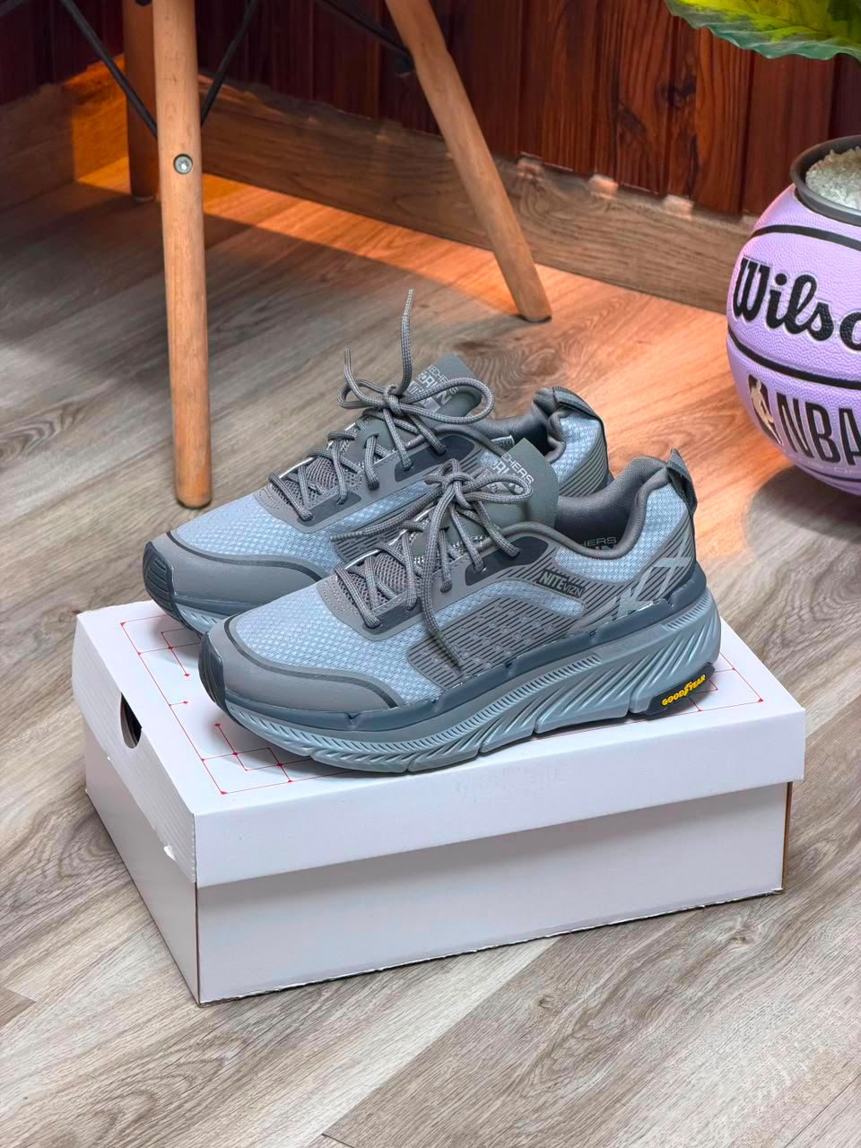 SKECHERS